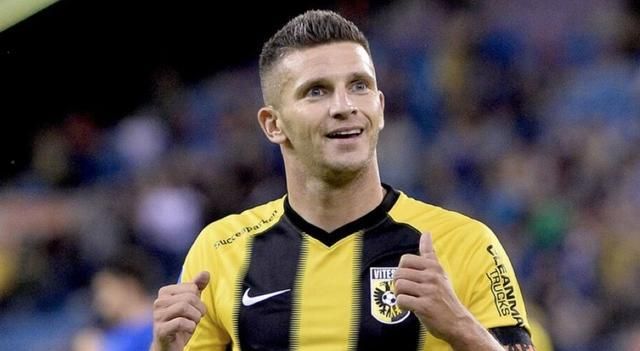 的表现胜出 的表现胜出